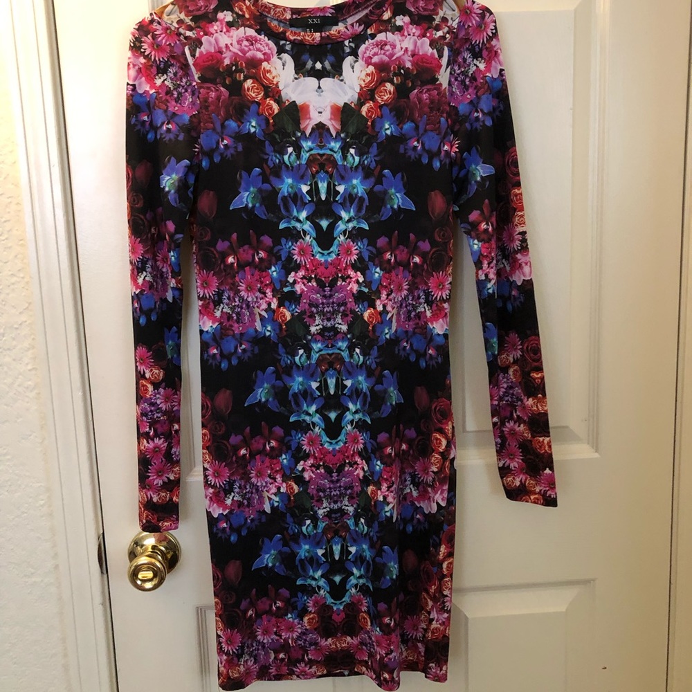 FLORAL DRESS - Picture 2 of 3